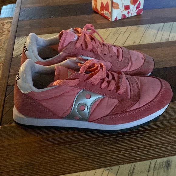 Women’s Saucony pink sneakers very good condsize 7 1/2 - Picture 1 of 4